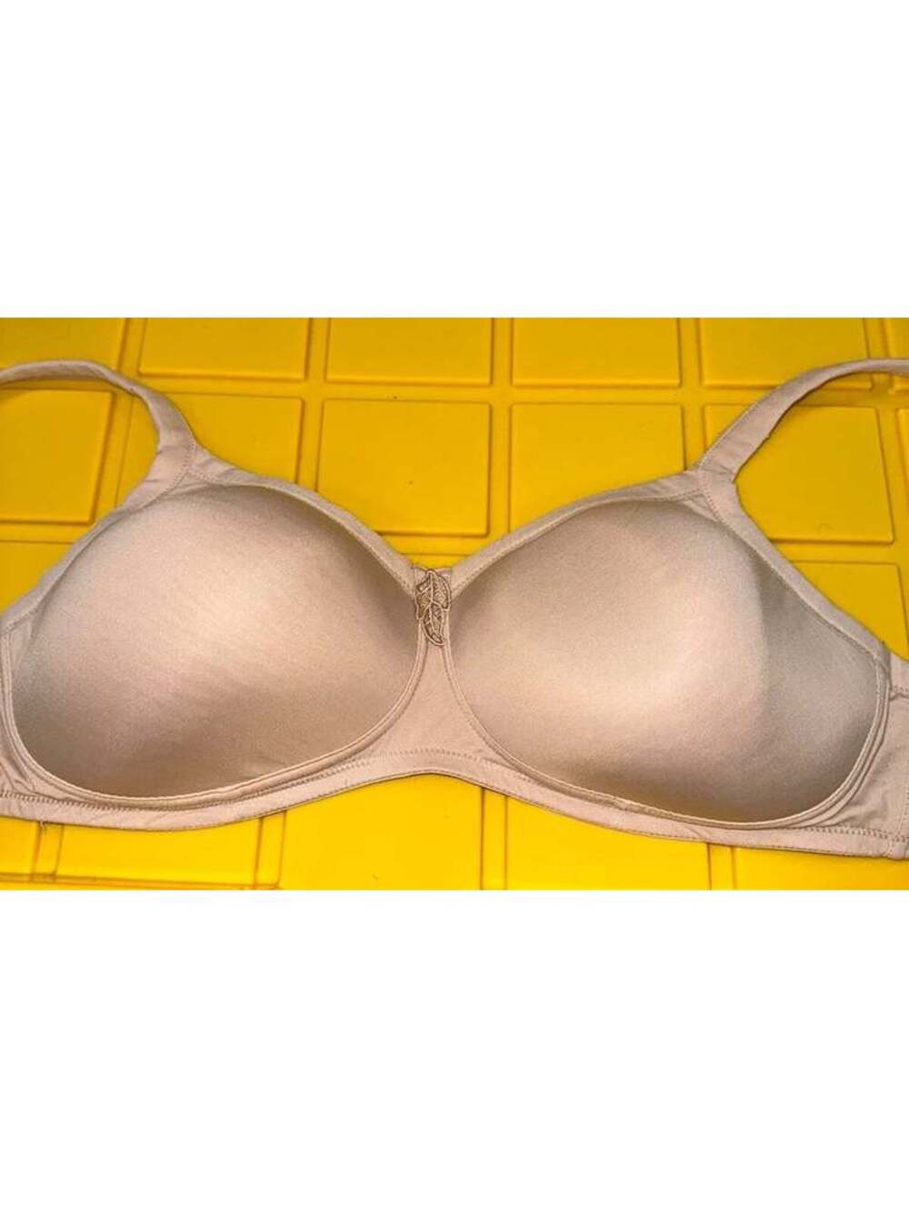Amoena bra size 40 B